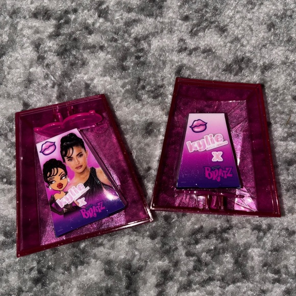 Kylie x Bratz Mini Collectible Capsule Pink Case with Inserts Dolls NIB - Picture 3 of 3